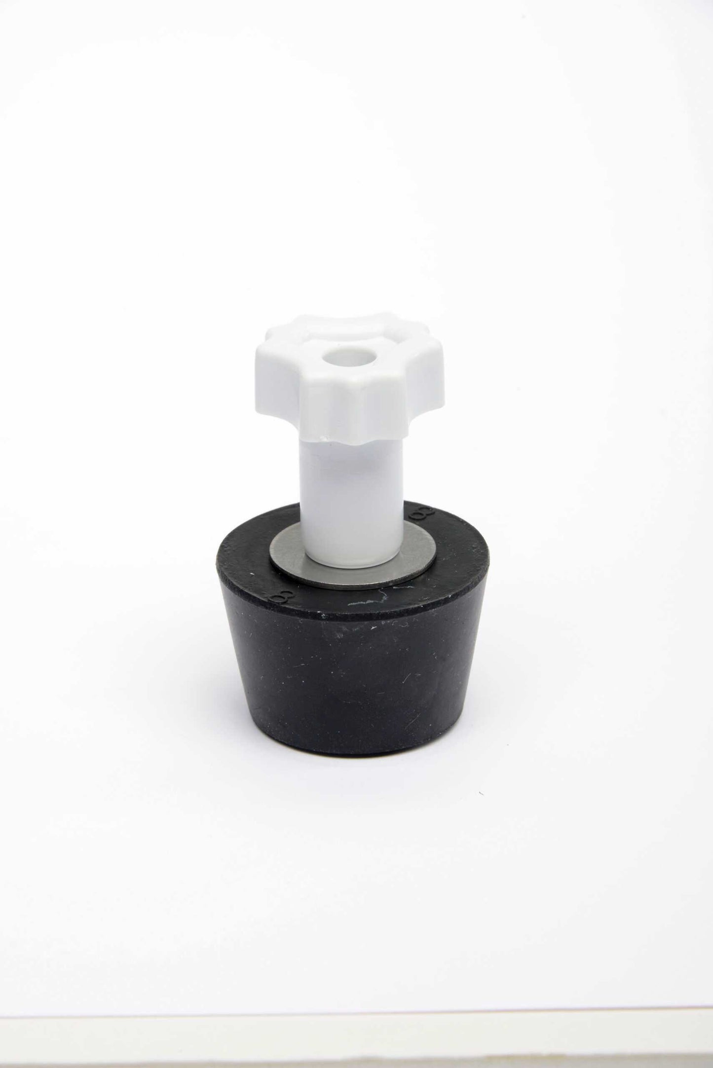 Aladdin Rubber Winter Plug #8 w/ White Easy Grip Knob for 1-1/2" Pipe