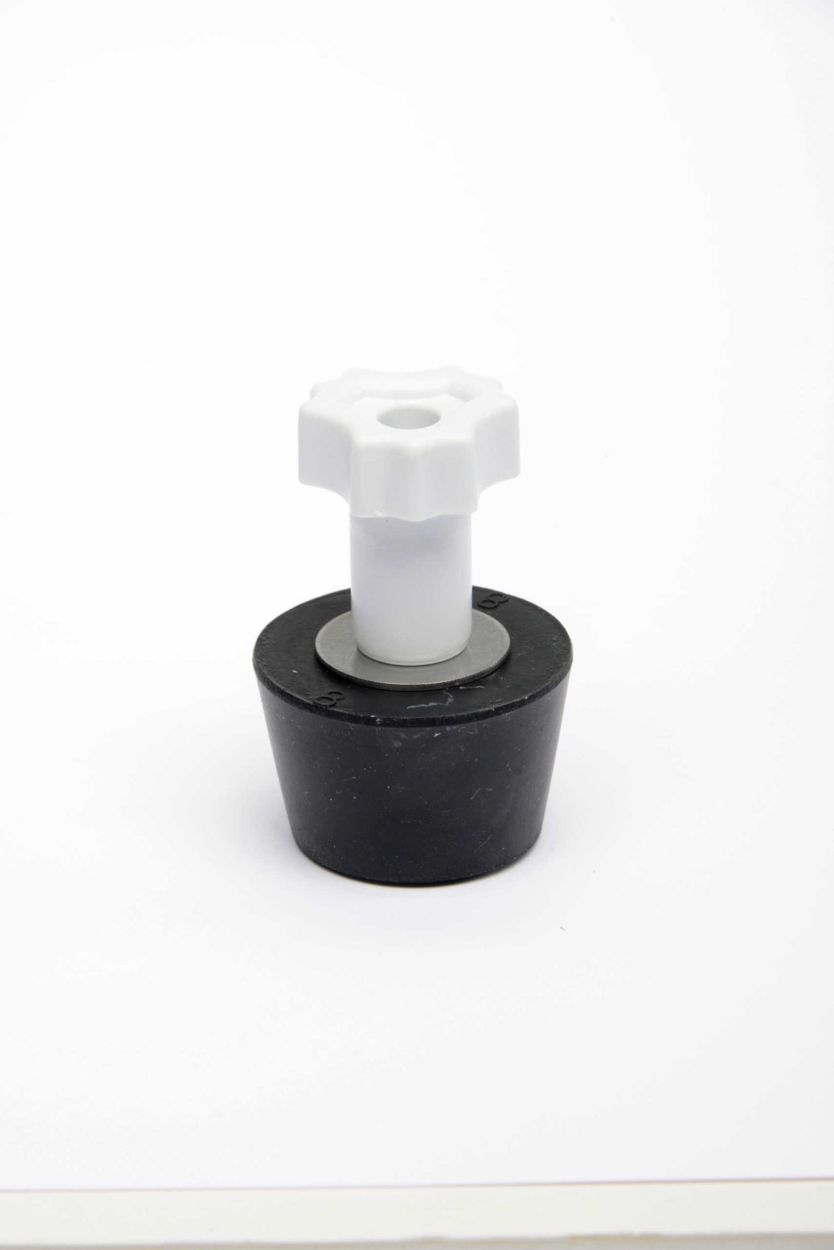 Aladdin Rubber Winter Plug #8 w/ White Easy Grip Knob for 1-1/2" Pipe