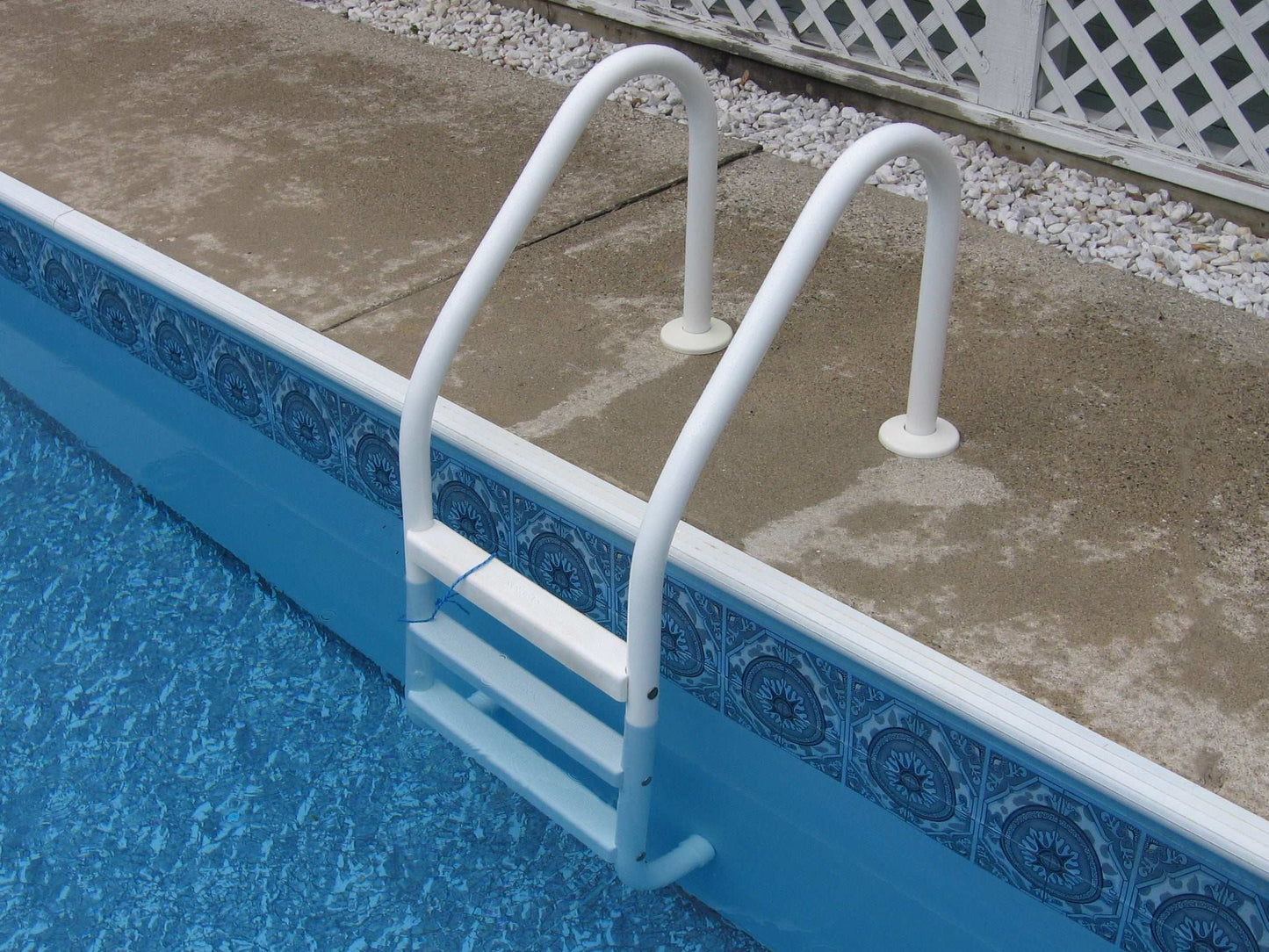 Saftron 3 Tread In-Ground Ladder Gray Graphite | P-324-L3GRAPHITEGRAY